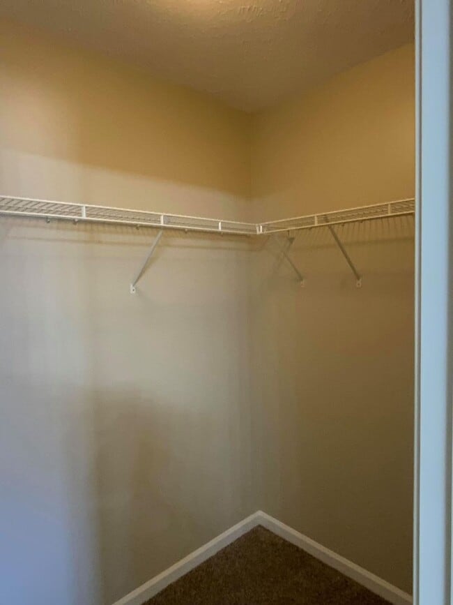 Building Photo - Brentwood Townhome For Lease