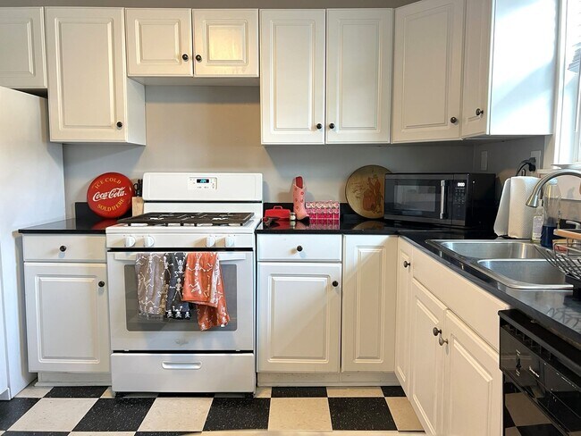 Building Photo - Live in the Heart of ATL! ~ 1 Bedroom ready January!