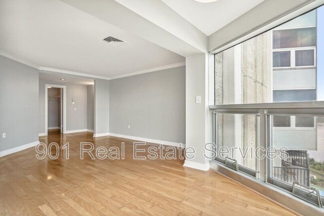 Building Photo - 655 Riverside Dr
