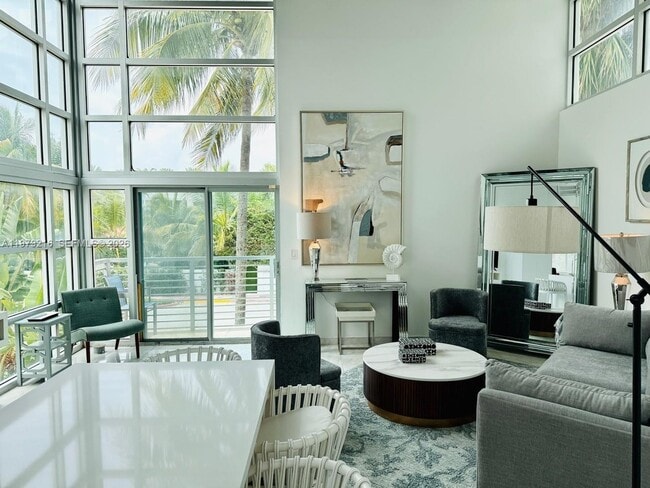 Building Photo - 7700 Collins Ave