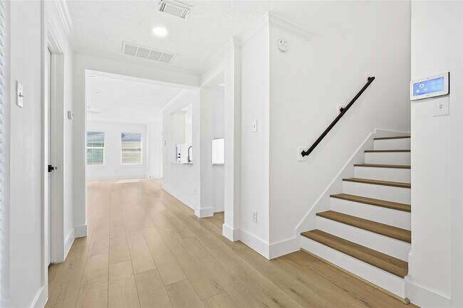 Building Photo - 1135 Eden Park Ln