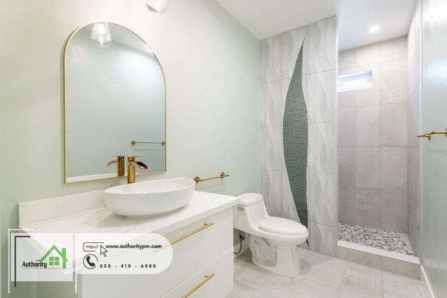 Building Photo - 1140 Redbud Dr