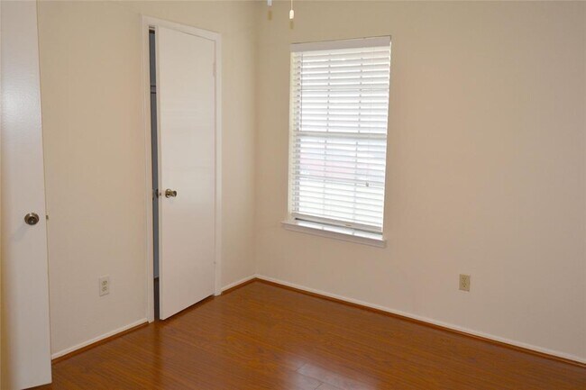 Building Photo - 9611 Wellsworth Dr