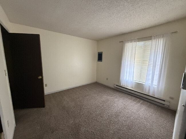 Building Photo - Charming 1 Bedroom Retreat in Kent- Cozy 520 sq ft Haven!