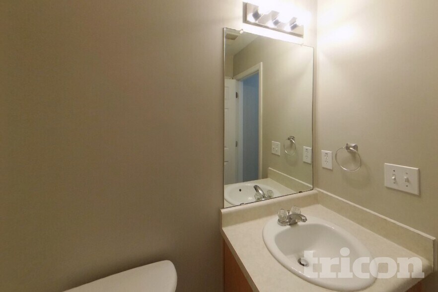 Building Photo - 523 Andrews Dr