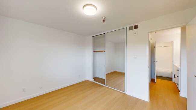 Building Photo - 2031 Castro St