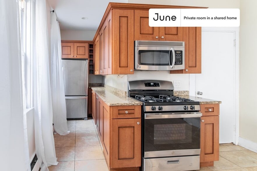 Building Photo - Room in Shared 5 bed/1 bath home in Mission Hill