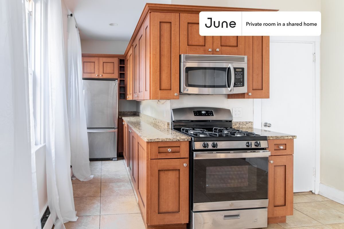 Building Photo - Room in Shared 5 bed/1 bath home