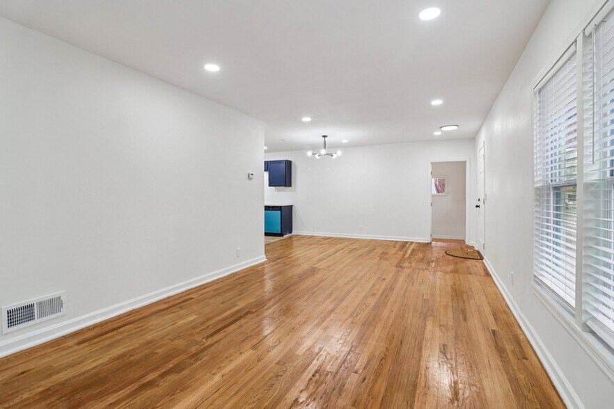 Building Photo - 3159 Bobolink Dr