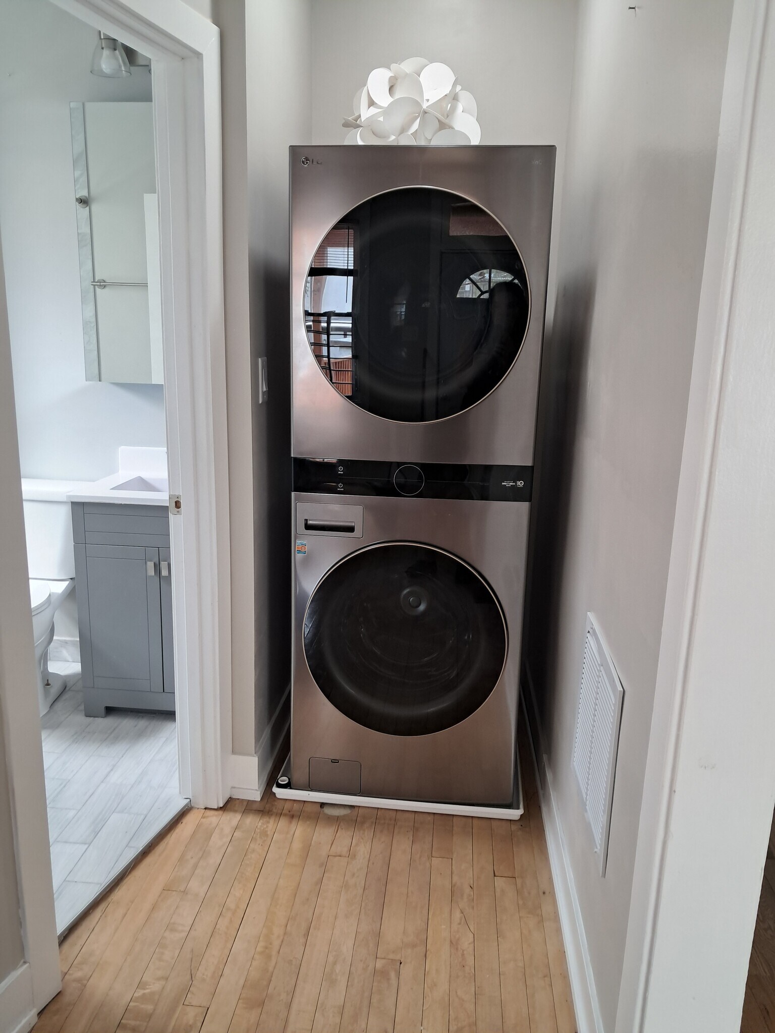 Laundry - 2221 W Touhy Ave