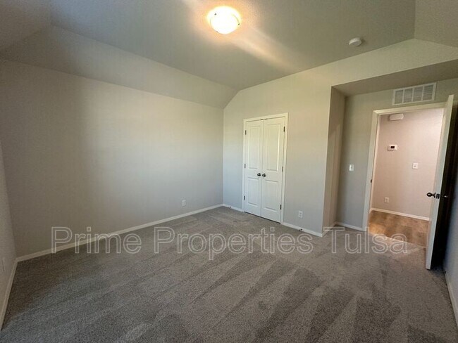 Building Photo - 13143 S 72nd E Ave