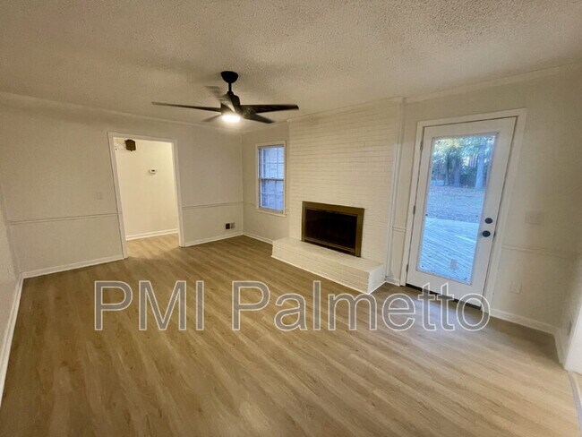 Building Photo - 300 Quincannon Rd