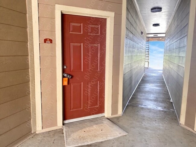 Building Photo - 2-Bed/2-Bath Condo/Pet Friendly/Voucher Accepted/Available Soon!