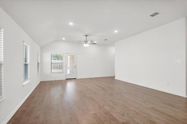 Building Photo - 1429 Cole Ests Dr