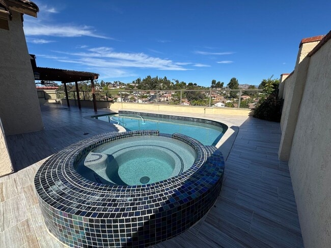 Building Photo - 4 Bedroom house with pool and amazing views