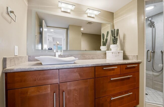 Building Photo - 8101 E Del Timbre Dr