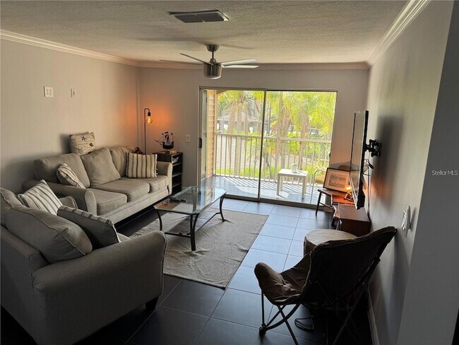 Building Photo - 1950 Summer Club Dr