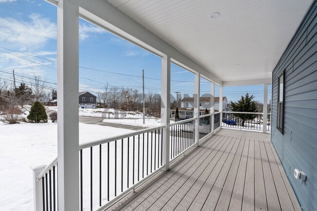 Building Photo - 24 Vernon Ave