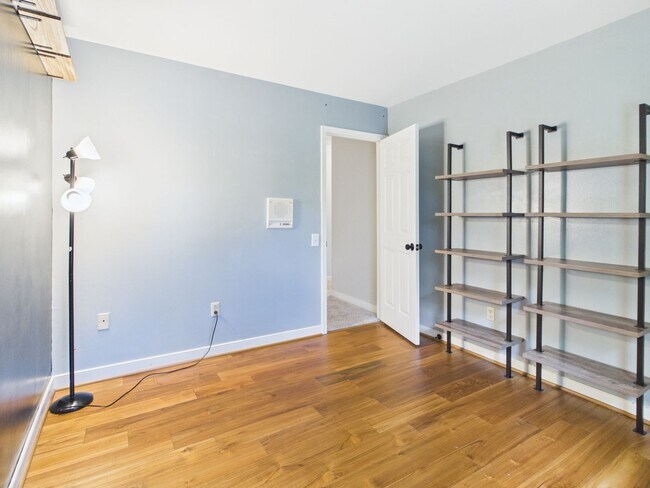 Building Photo - 6118 Walnut Landing Way
