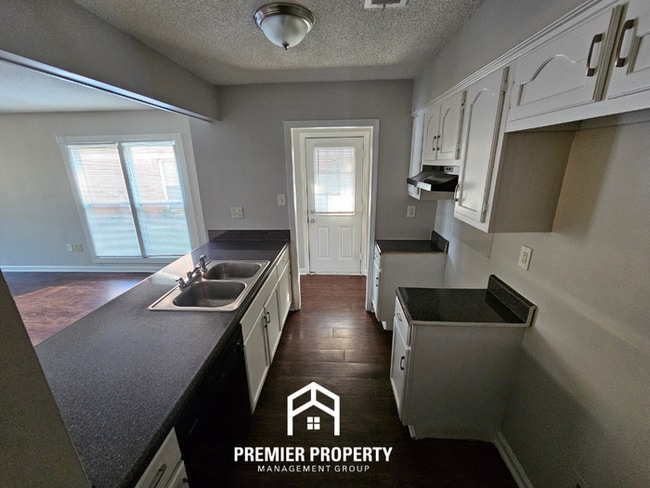 Building Photo - 3006 New London