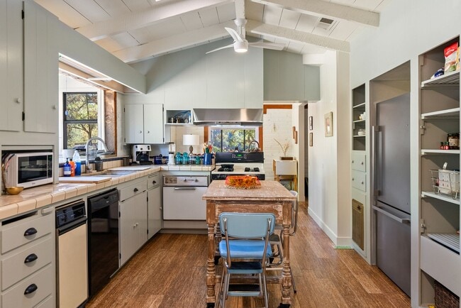 Building Photo - 3700 Las Pilitas Rd