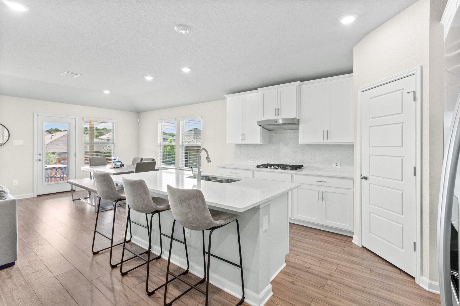 Building Photo - 10247 Juniper Oaks
