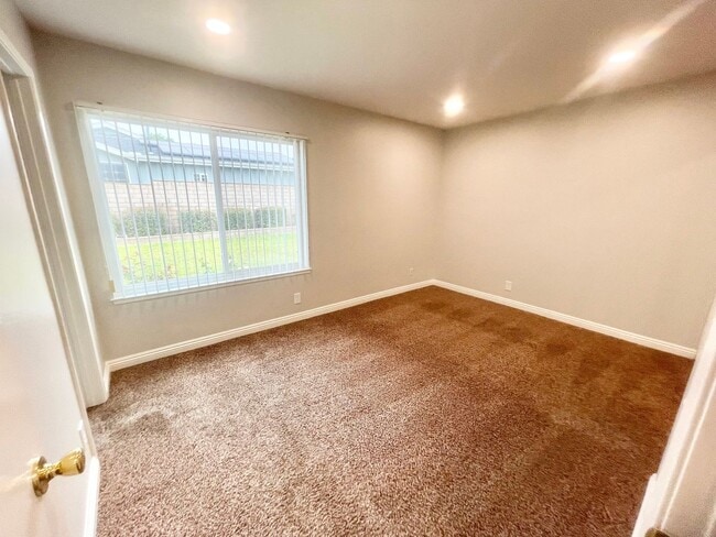 Building Photo - Single family home located in desirable Yorba Linda neighborhood! SMALL/MEDIUM DOGS OK!