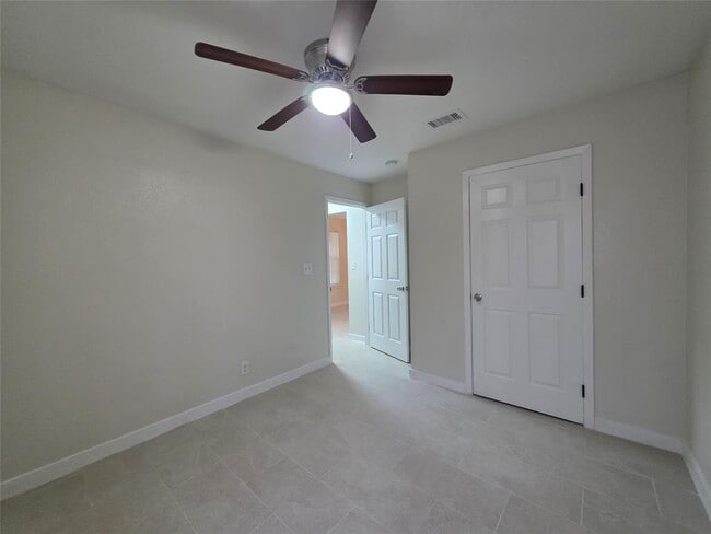 Building Photo - 2200 Katy Ln