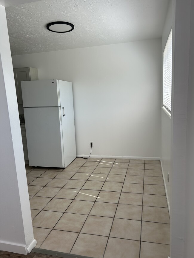 Building Photo - 8476 S Westridge St