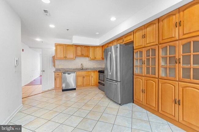 Building Photo - 5 W Girard Ave