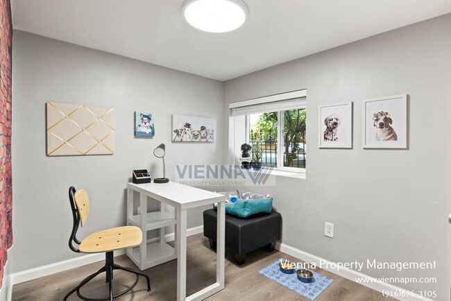 Building Photo - Downstairs Unit Available Now!