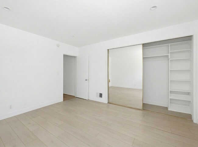 Building Photo - 337 Rexford Dr