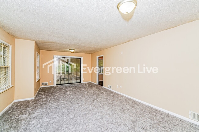 Building Photo - 2633 1st St NE