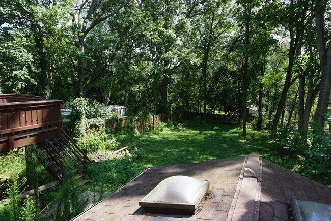 Building Photo - 2 BEDROOM HOUSE