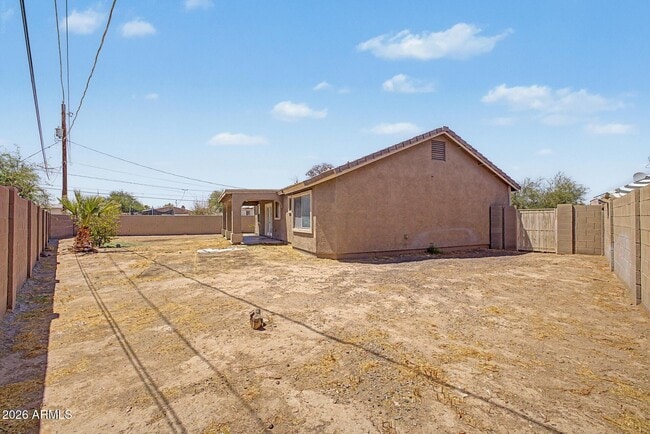 Building Photo - 11207 W Hopi St