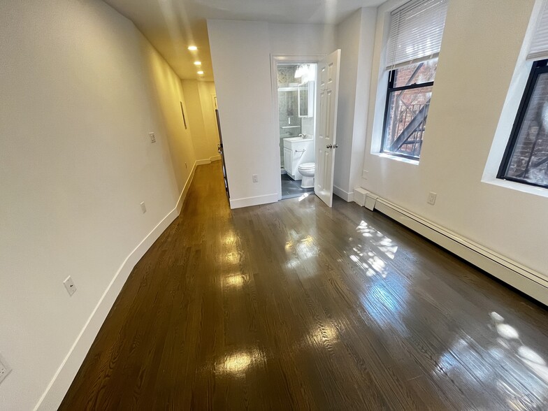 Building Photo - 40 Joy St