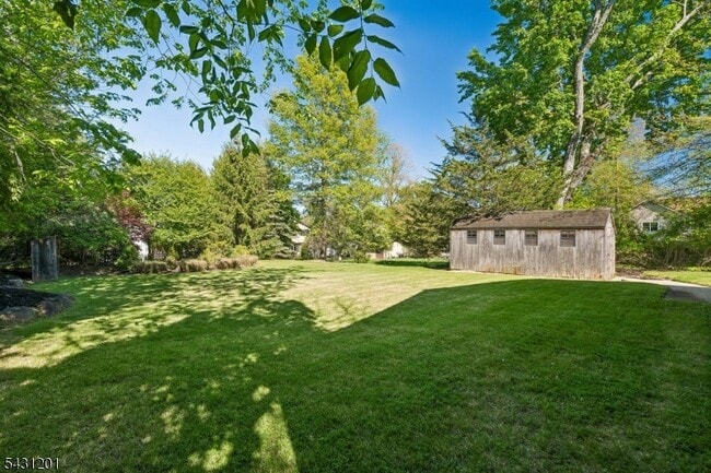 Building Photo - 186 W Northfield Rd