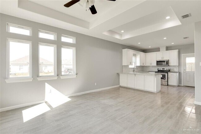 Building Photo - 410 Downing Ave
