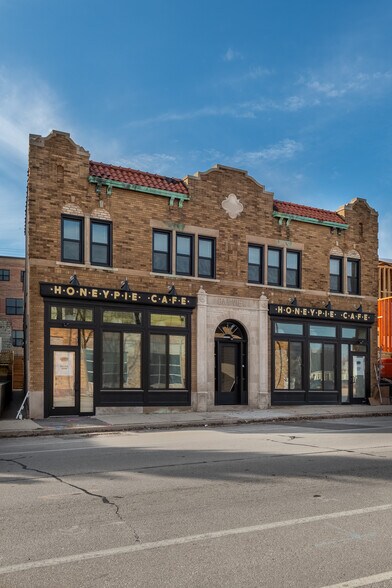 Building Photo - 2571 S Kinnickinnic Ave
