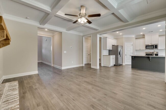 Building Photo - Beautifully maintained 4 / 2.5 home in Joh...