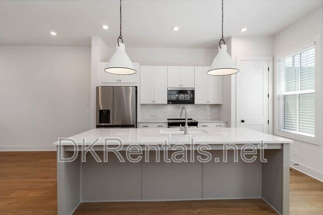 Building Photo - 964 N Circle Dr NW