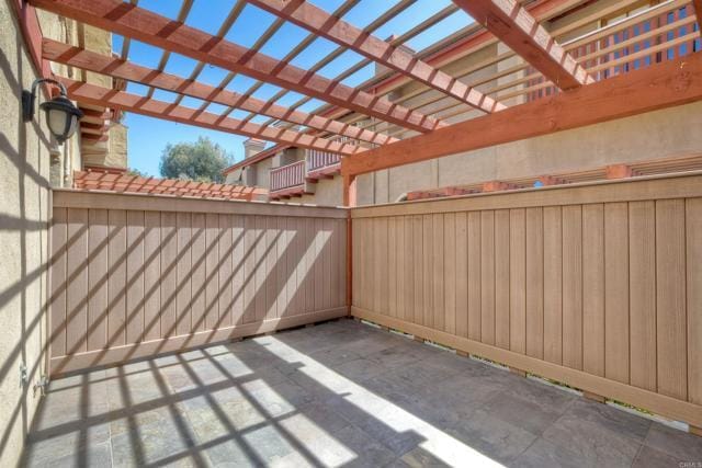 Building Photo - 2569 Navarra Dr