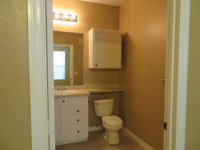 Building Photo - Spacious 4/2 condo in Bella Terra communit...