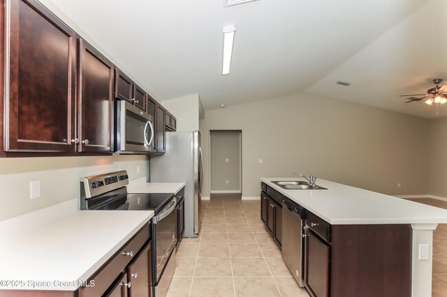 Building Photo - 2131 Watkins Rd SE