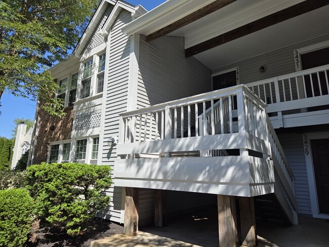 Building Photo - 3431 Lakeside View Dr