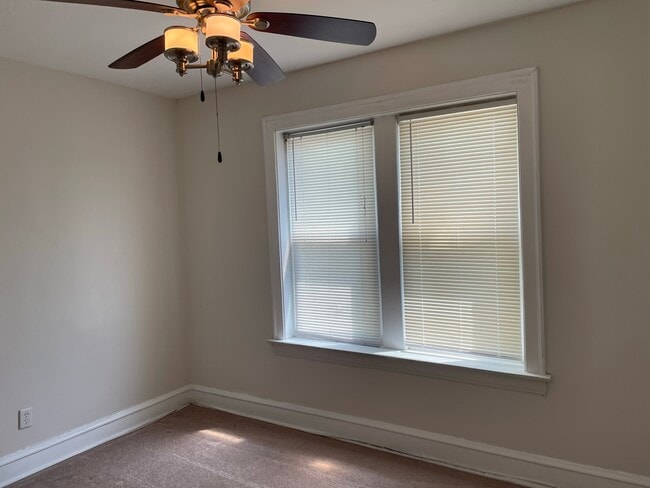 Bedroom - 8120 S Crandon Ave