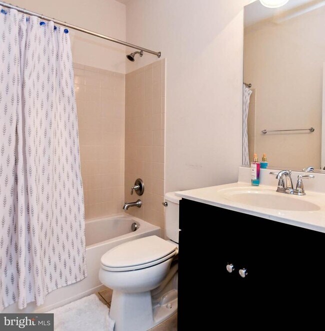 Building Photo - 608 Parkside Pl NE