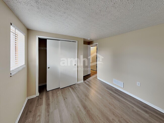 Building Photo - 6693 Jennyann Way