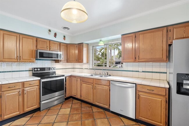 Building Photo - 300 187th St