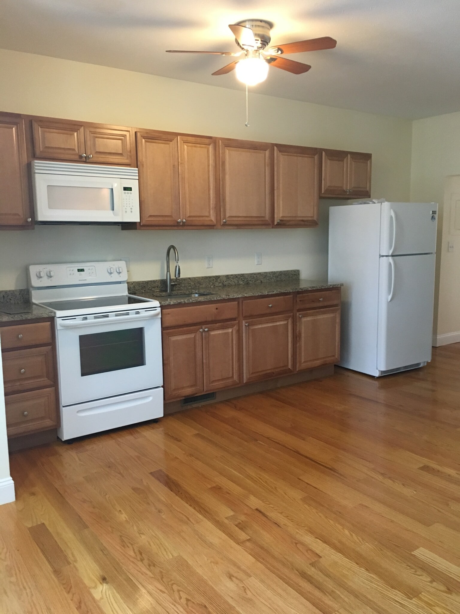 Building Photo - 406 Pawtucket St